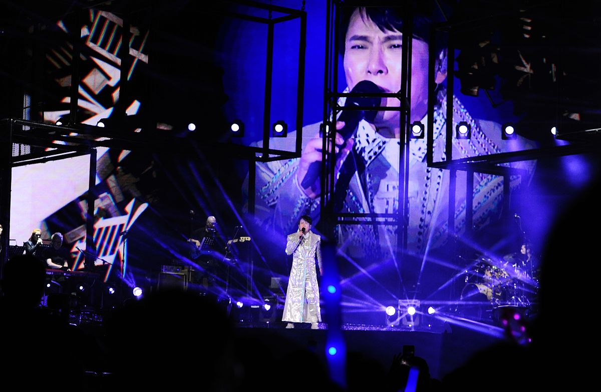 2019年12月21日,辽宁沈阳,2019张信哲"未来式"世界巡回演唱会沈阳站.