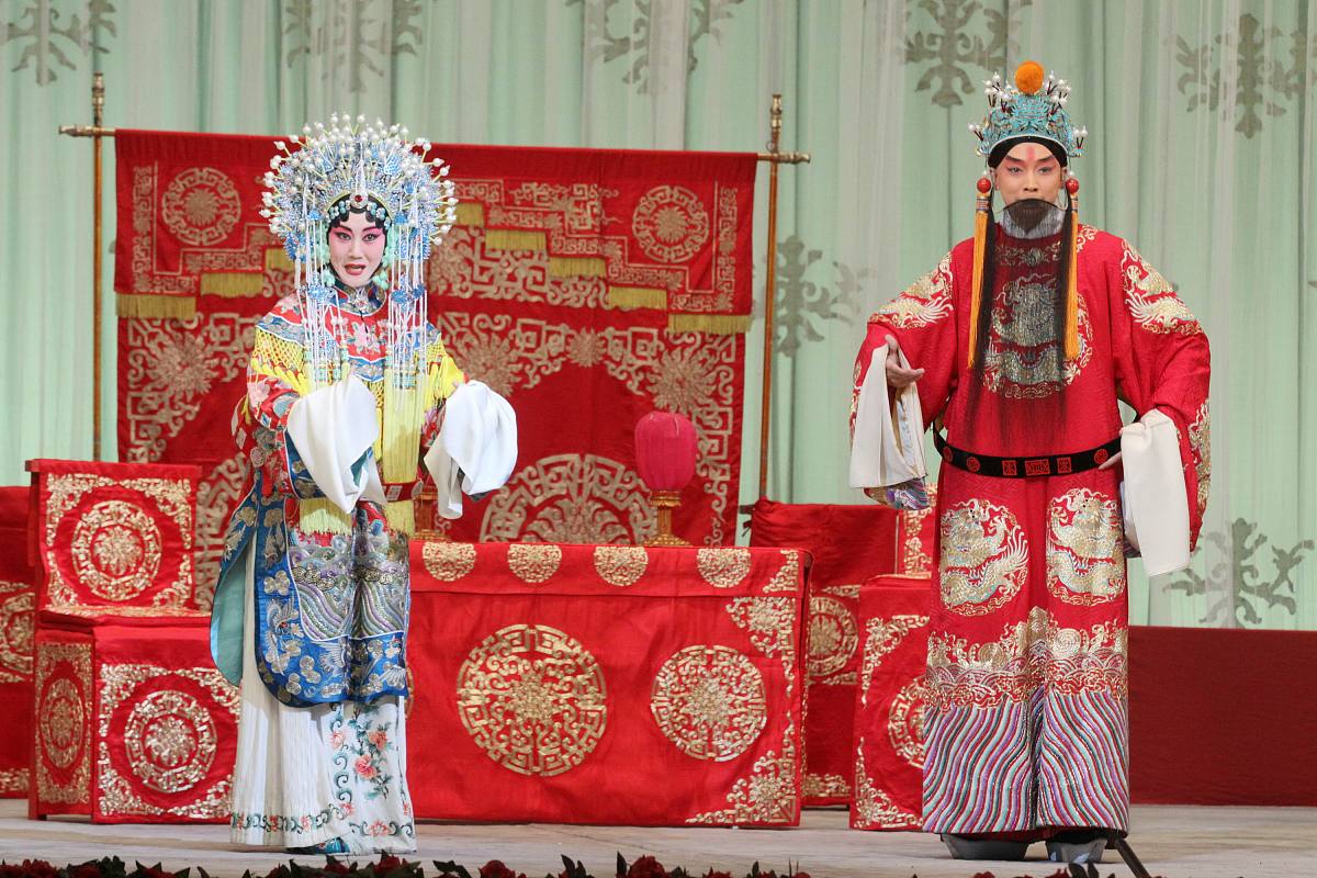 从京剧与相声的角度对《龙凤呈祥》的表演风格做比较分析