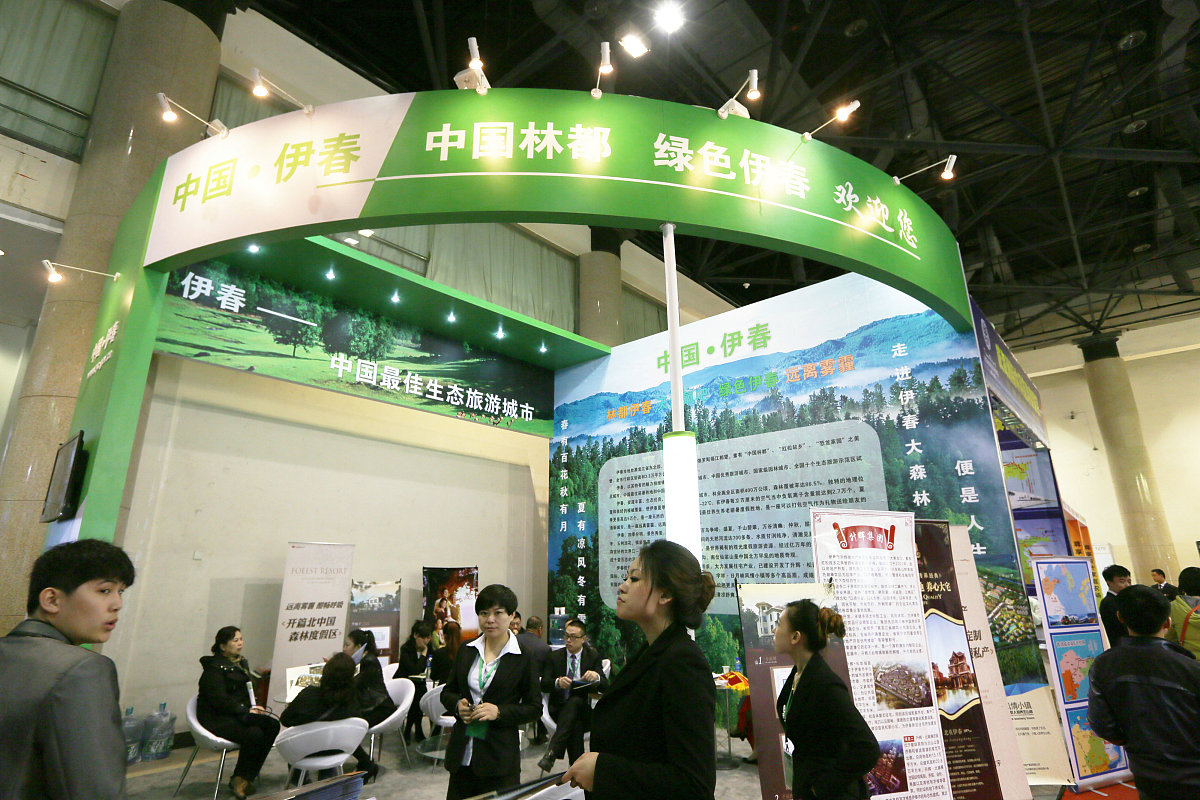 chatgpt怎么才能马上有1000万去全国旅游要马上有1000万去全国旅游你可以考虑以下几点：1 赚取高额收入：如果你有能力和机会在短时间内获取高额收入例如投资、创业等方式那么你就可以通过这种方式累积足够的资金去旅游。2 备用资金：如果你已经有一定的储蓄可以考虑使用部分资金进行投资赚取更高的利润。这可以帮助你更快地积累资本以实现你的目标。3 节约开销：如果你想更快地积累资本你需要尽可能地减少开销