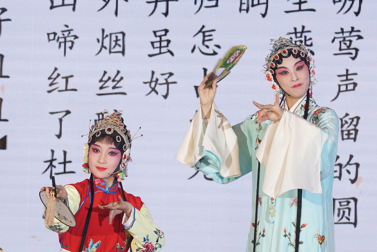 2018年1月22日,上海,青年昆剧表演艺术家上台献唱.***_***青年昆剧表