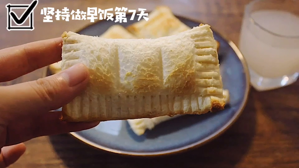 坚持做早饭第7天,还去外面买袋装面包吗,自己做健康苹果派吧