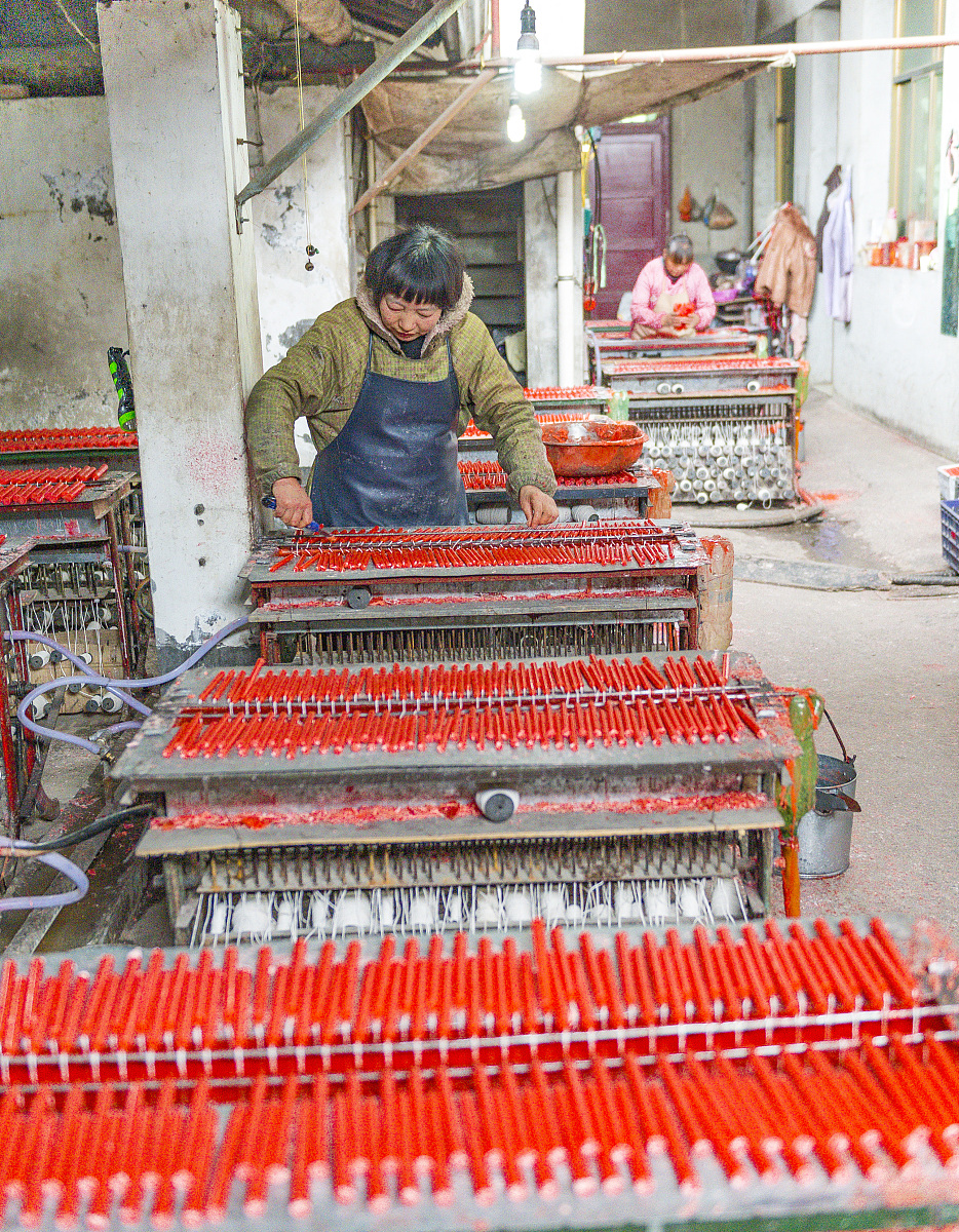 红烛：亲情的火焰，生命的象征