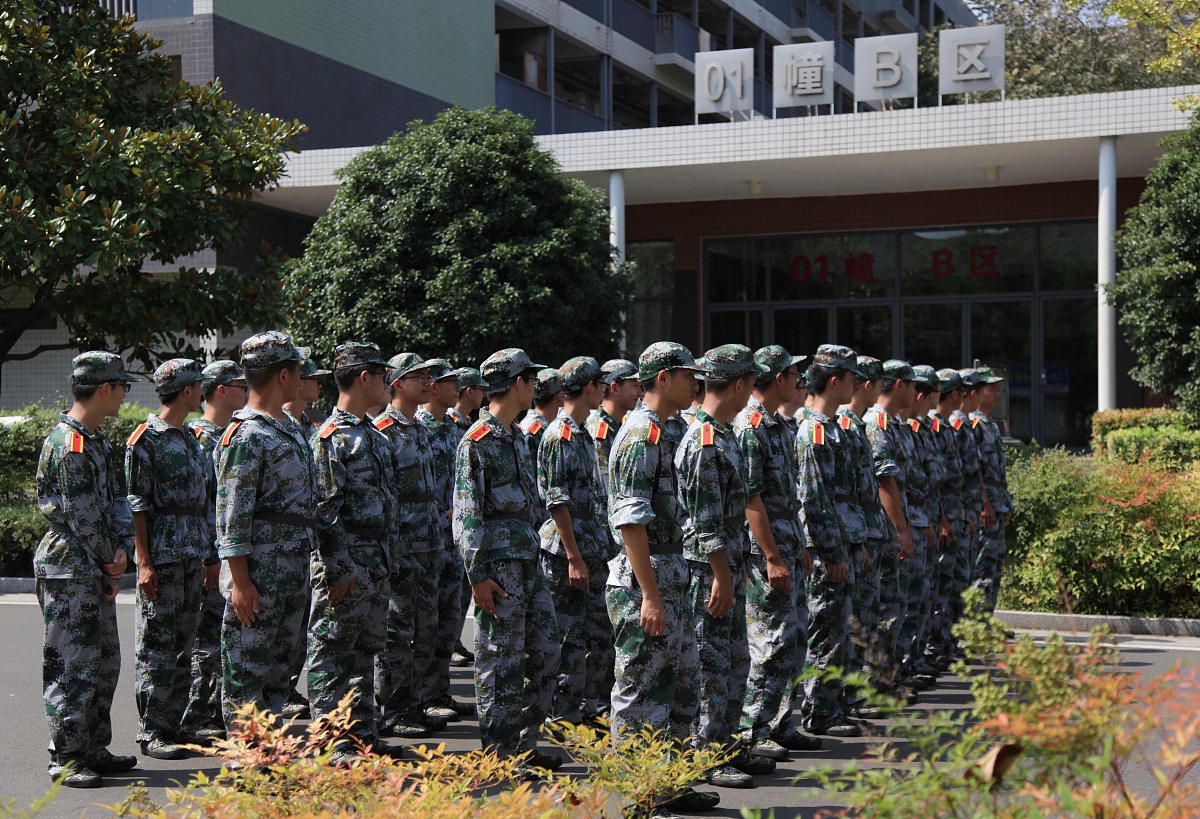 重庆市轻工业学校民航空中安全保卫专业怎么样？学什么？就业前景如何？