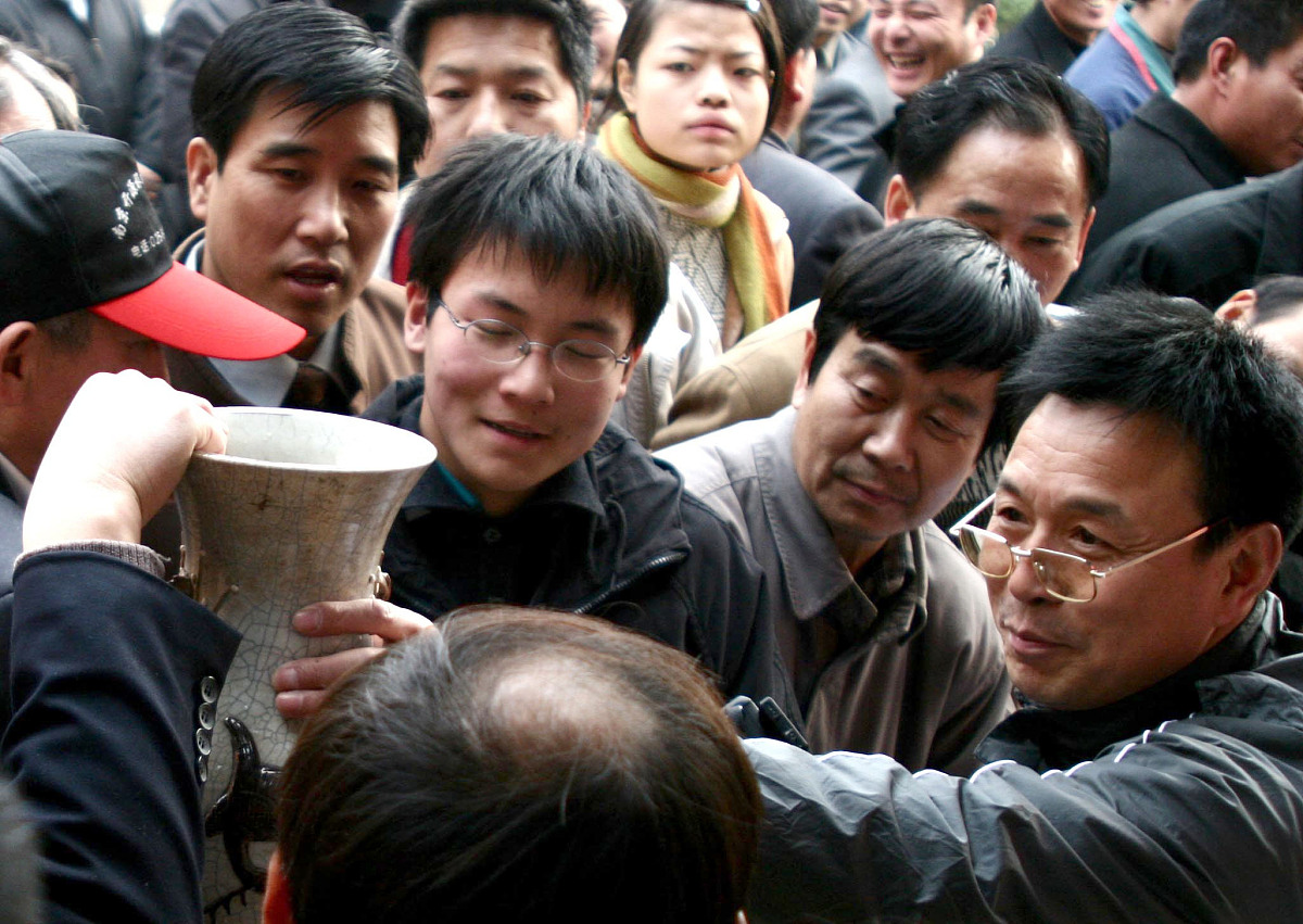 2005年11月20日,正在南京博物院举办的"第二届江苏省文物节"上,许多慕