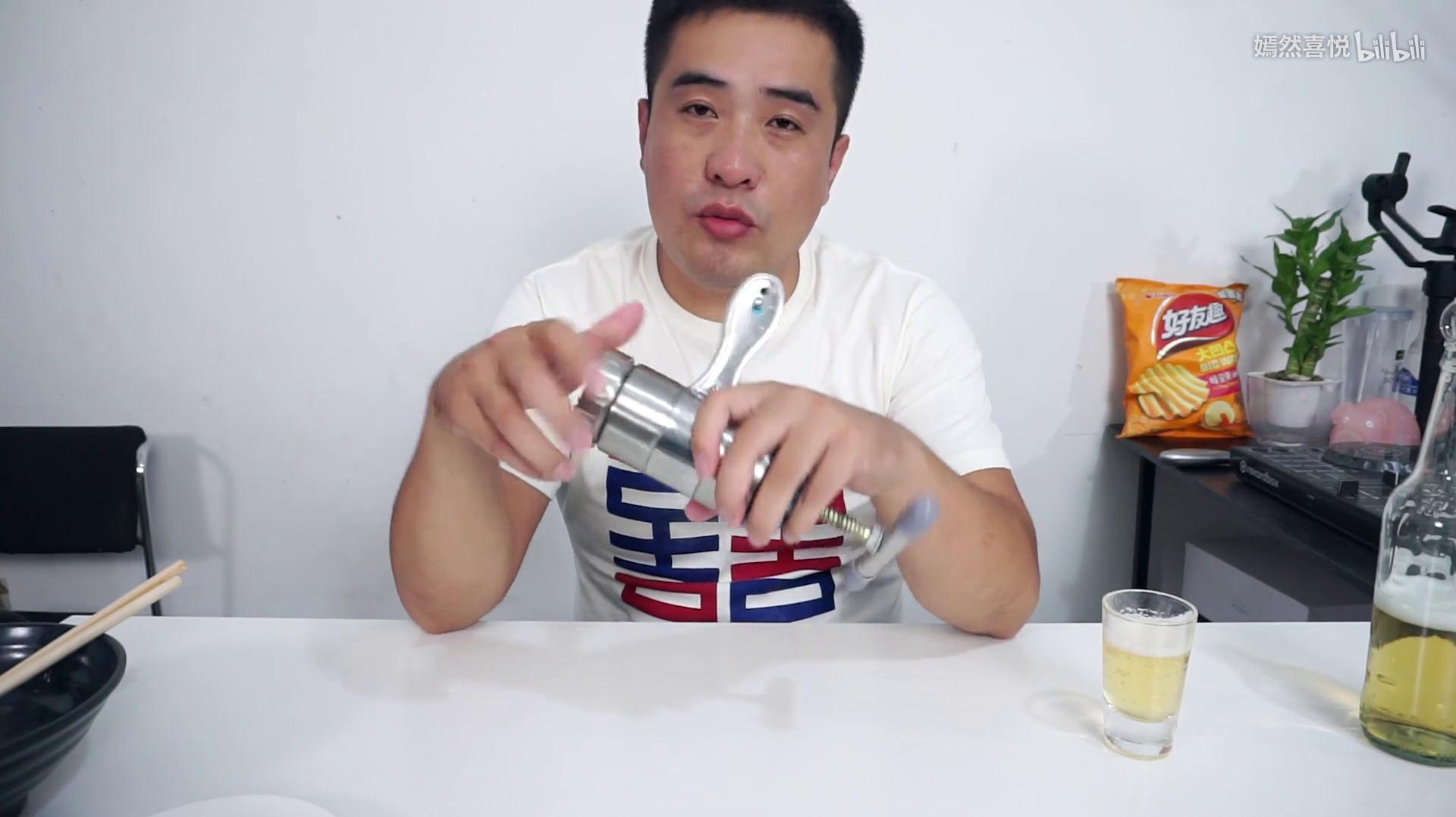 满满一碗全是牛肉,就像泡面袋子上的图案,从此不被泡面骗!