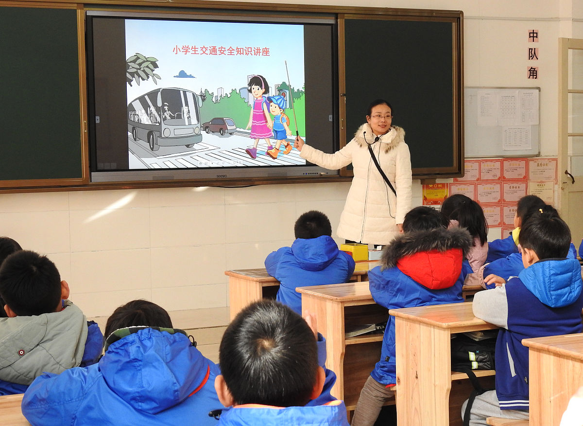 你的身份是如皋石庄小学一名小学老师要写十四五德育课题请拟定题目题目可以要充满生动性和活泼性类似于江畔文化绽放德育之花——江苏省张家港市中兴小学德育特色品牌建设掠影：