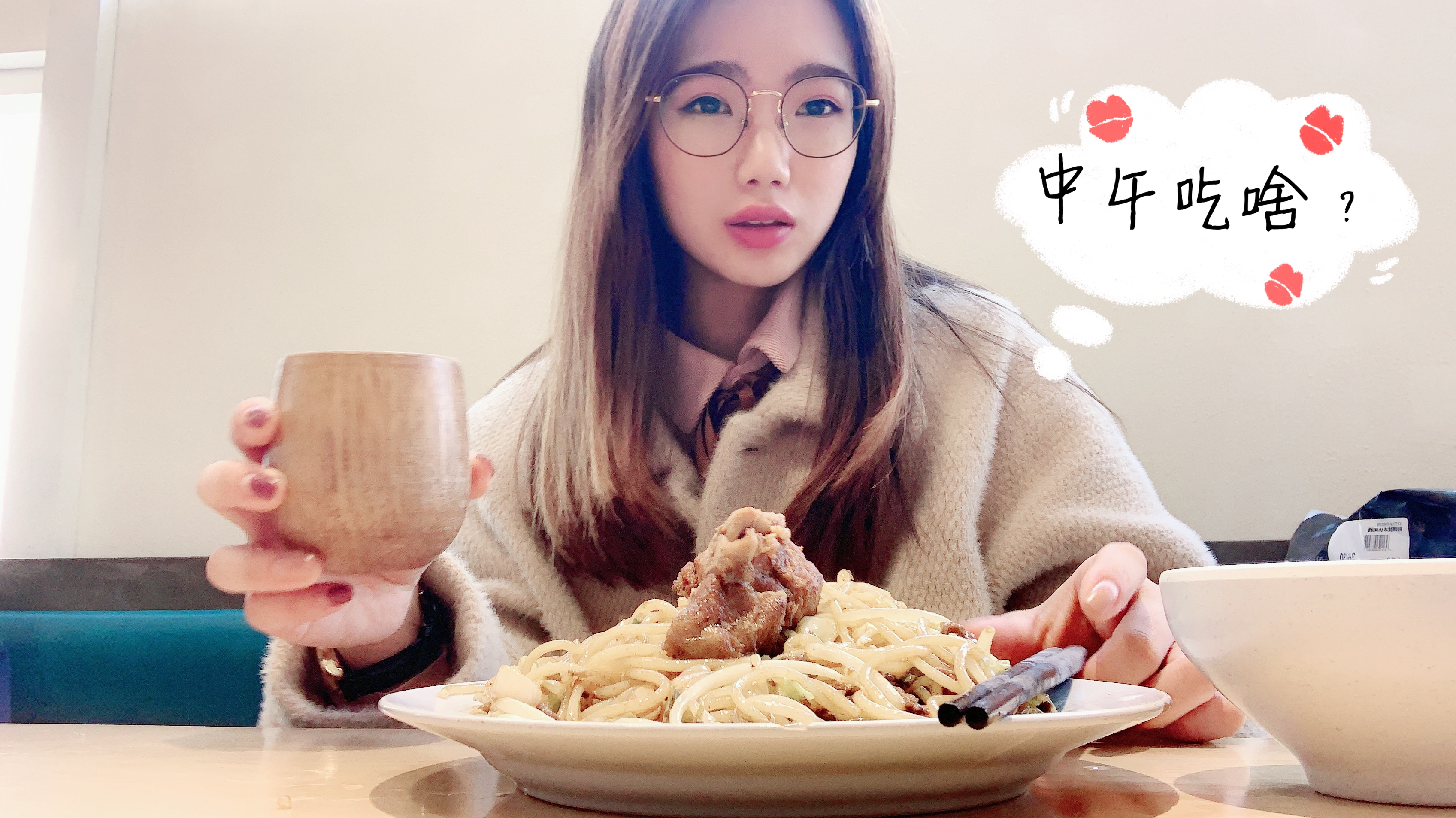 午饭又花了67元,肉夹馍,卤肉卷,炒米粉把学姐喂得胖胖的