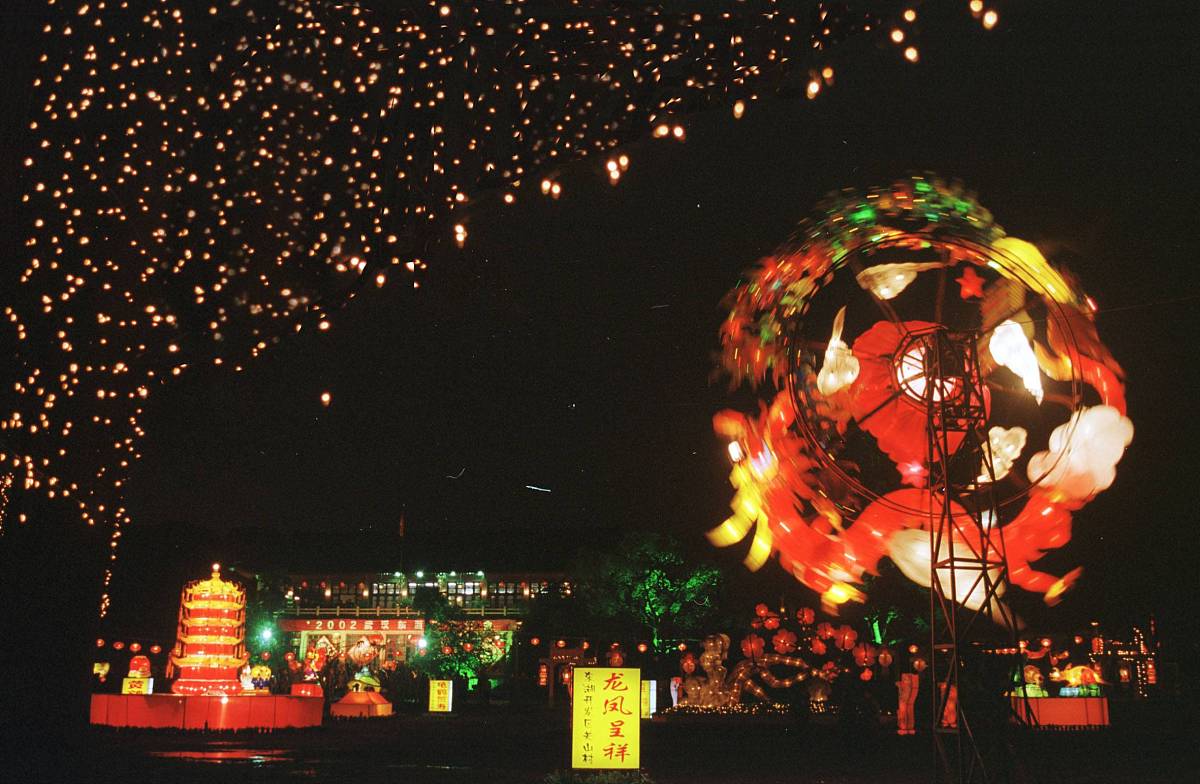 岑溪市上灯节：如何吸引当代年轻人？