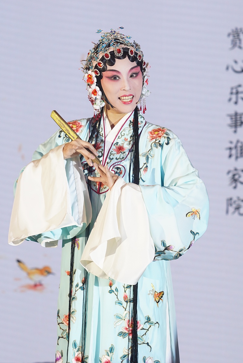 2018年1月22日,上海,青年昆剧表演艺术家上台献唱.***_***青年昆剧表