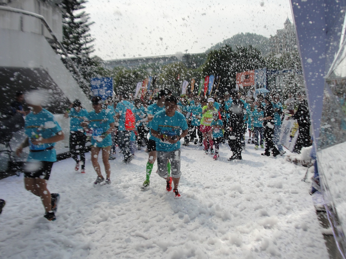 2015年4月12日,深圳,国内主题娱乐路跑四季跑登陆深圳.深圳体育中心在