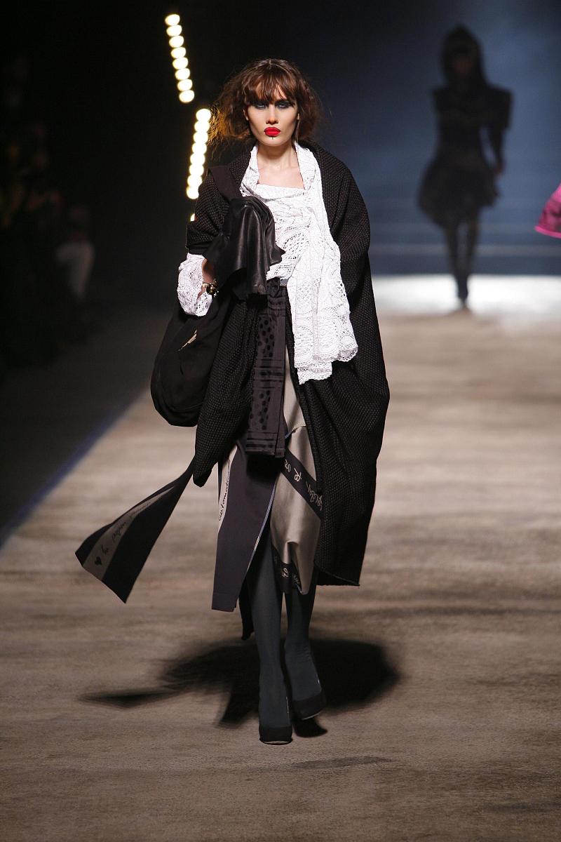 2010年3月4日讯,巴黎,2010巴黎时装周(秋冬).vivienne westwood 品牌