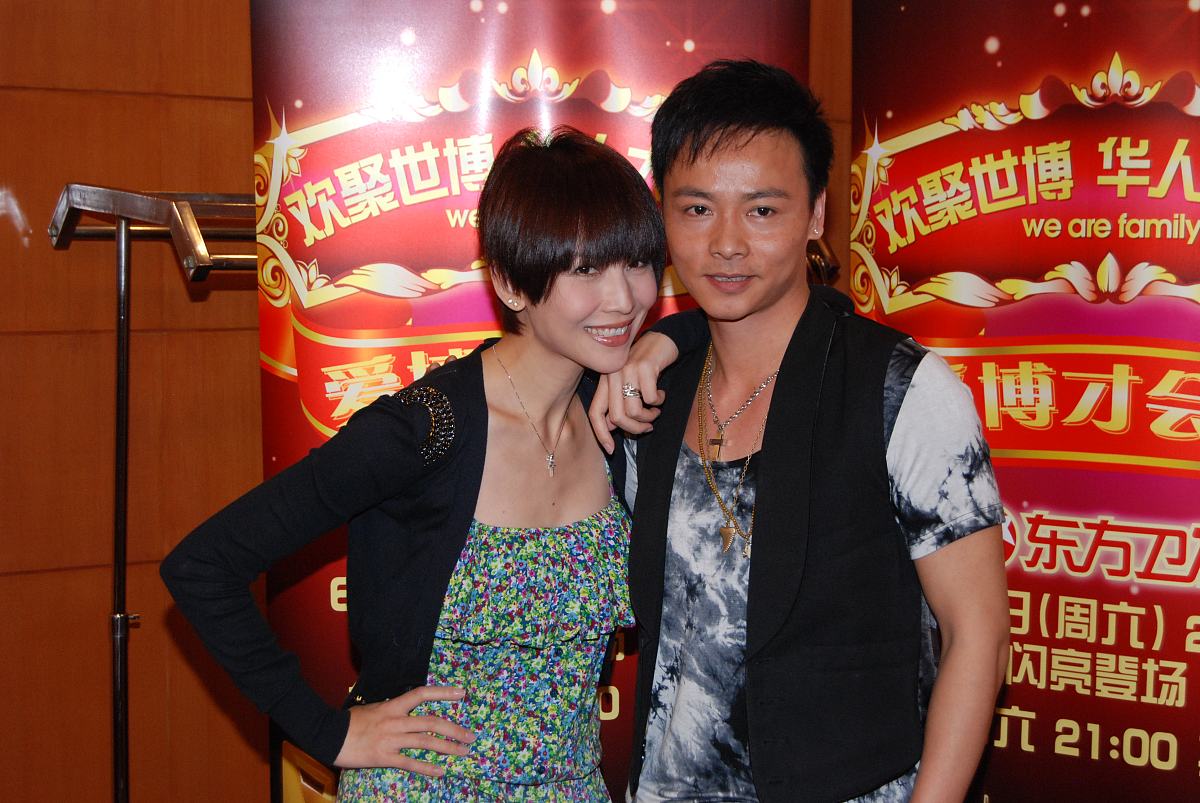 2010年6月2日,上海,大型综艺娱乐节目《欢聚世博·华人大综艺》举行节