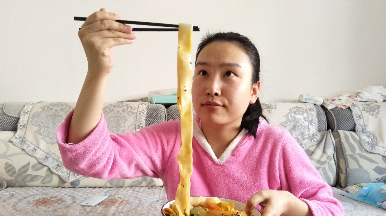 这样做的抻面真好吃,面条劲道有嚼劲,各种蔬菜搭配太过瘾了