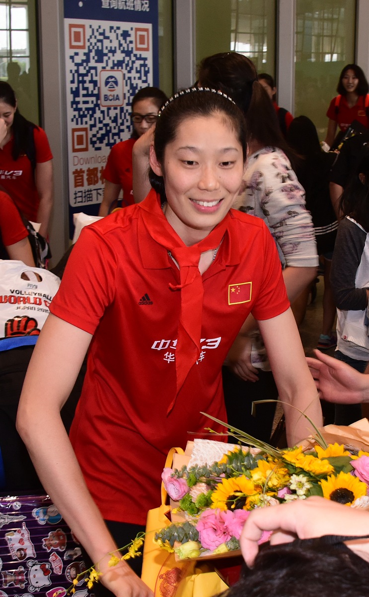 朱婷2009年加入河南省女子排球队：职业生涯起点