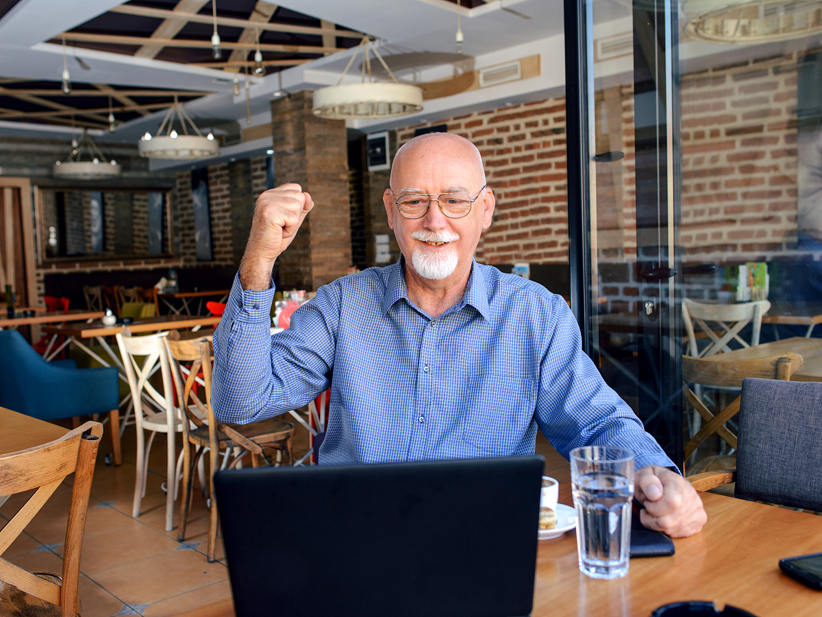 介绍目前Food & Function期刊的现任主编、所在领域的地位、口碑、或者目标字数 150-200？