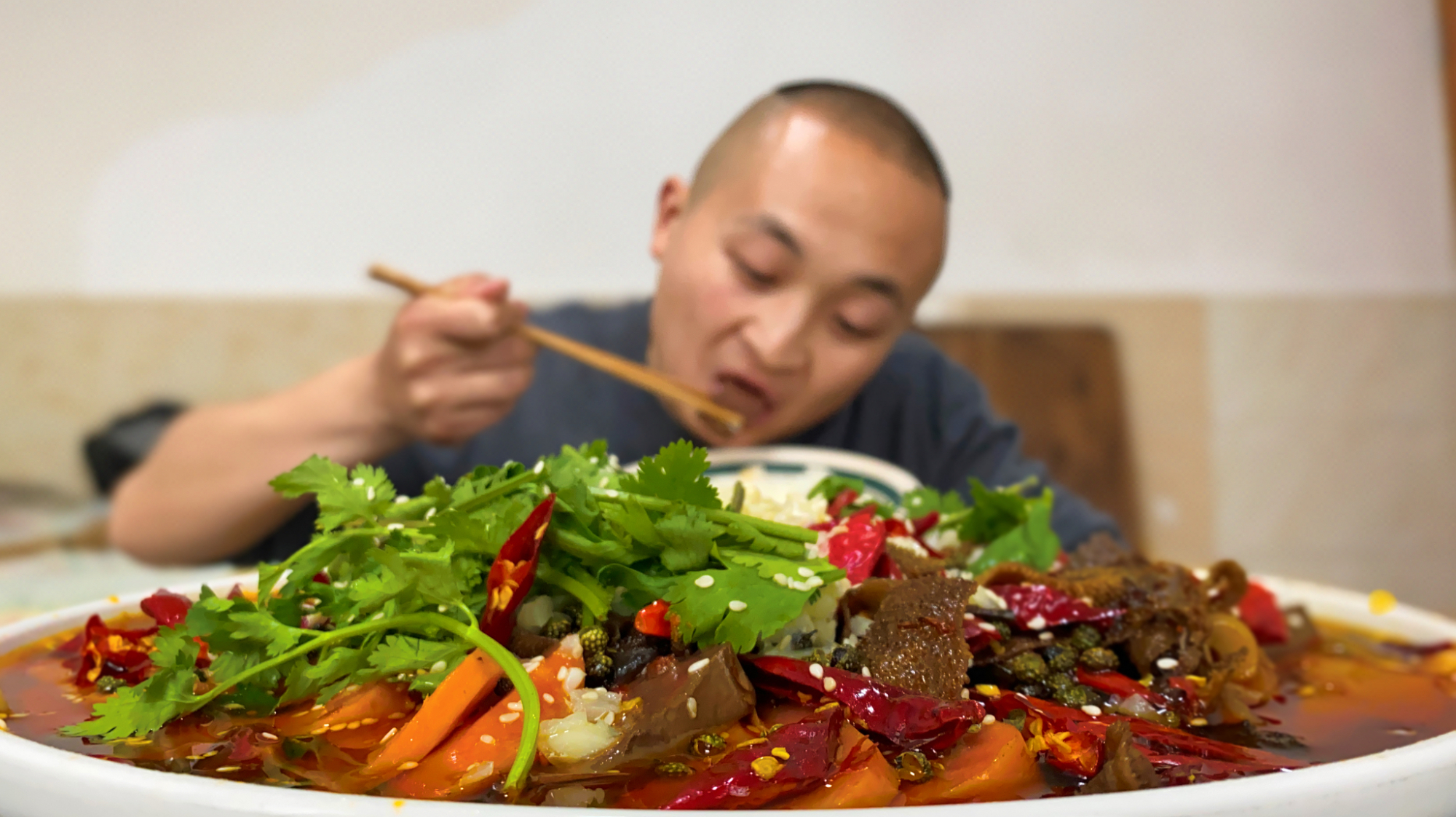 买了100块的毛肚鱿鱼,大冬今天做毛血旺,麻辣鲜香,真下饭