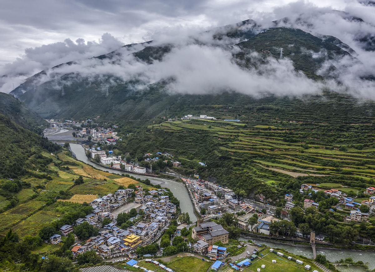 四川省马尔康民族师范学校教育模式开放性探讨
