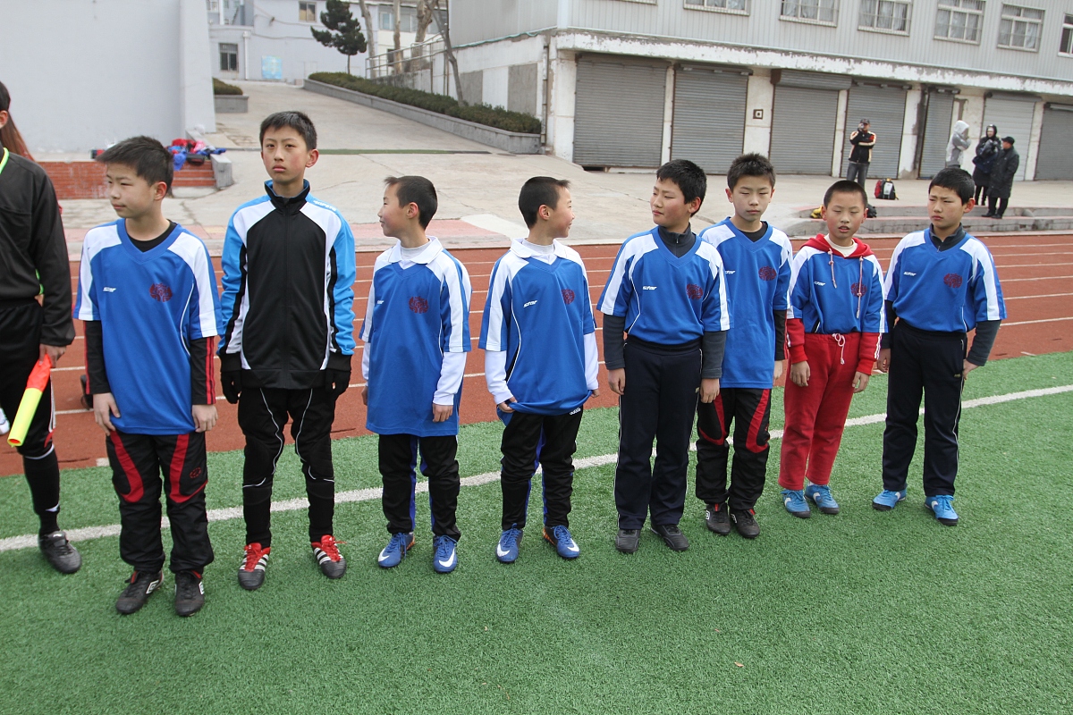 ***_***2012年3月18日,青岛,2012青岛市长杯小学生足球赛,一球队惊现