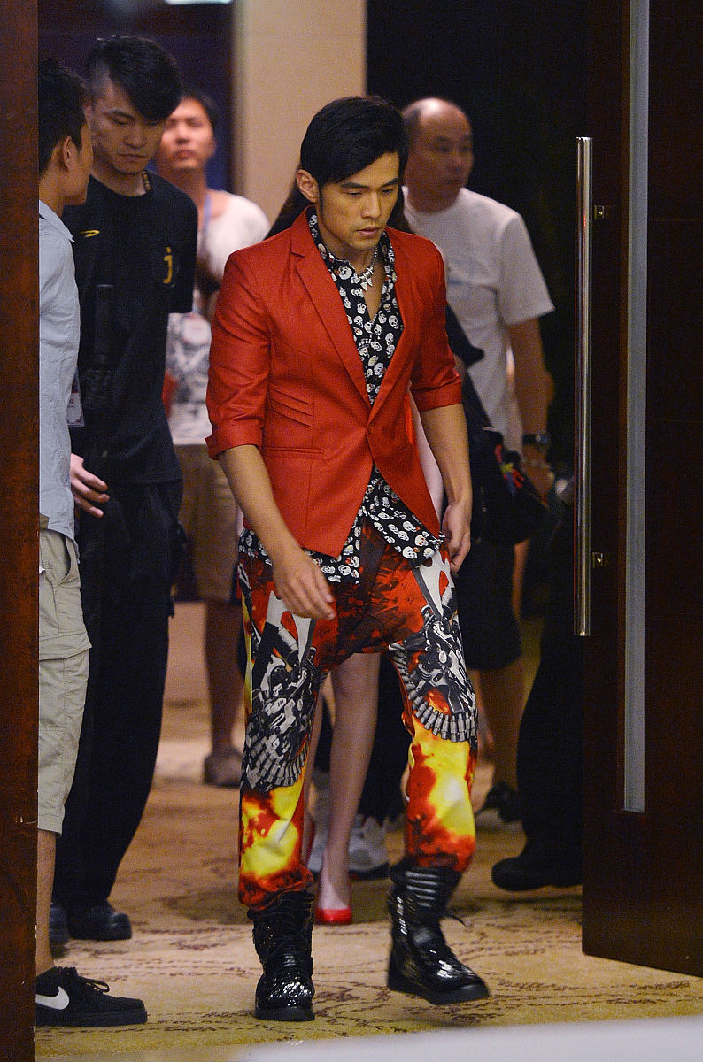 以周杰伦的作词风格为基础写一首情歌附上作品简介