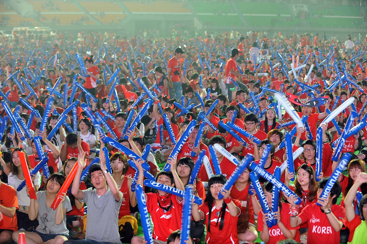 2010年6月17日,韩国首尔,2010世界杯b组次轮,韩国vs阿根廷,众多红魔球