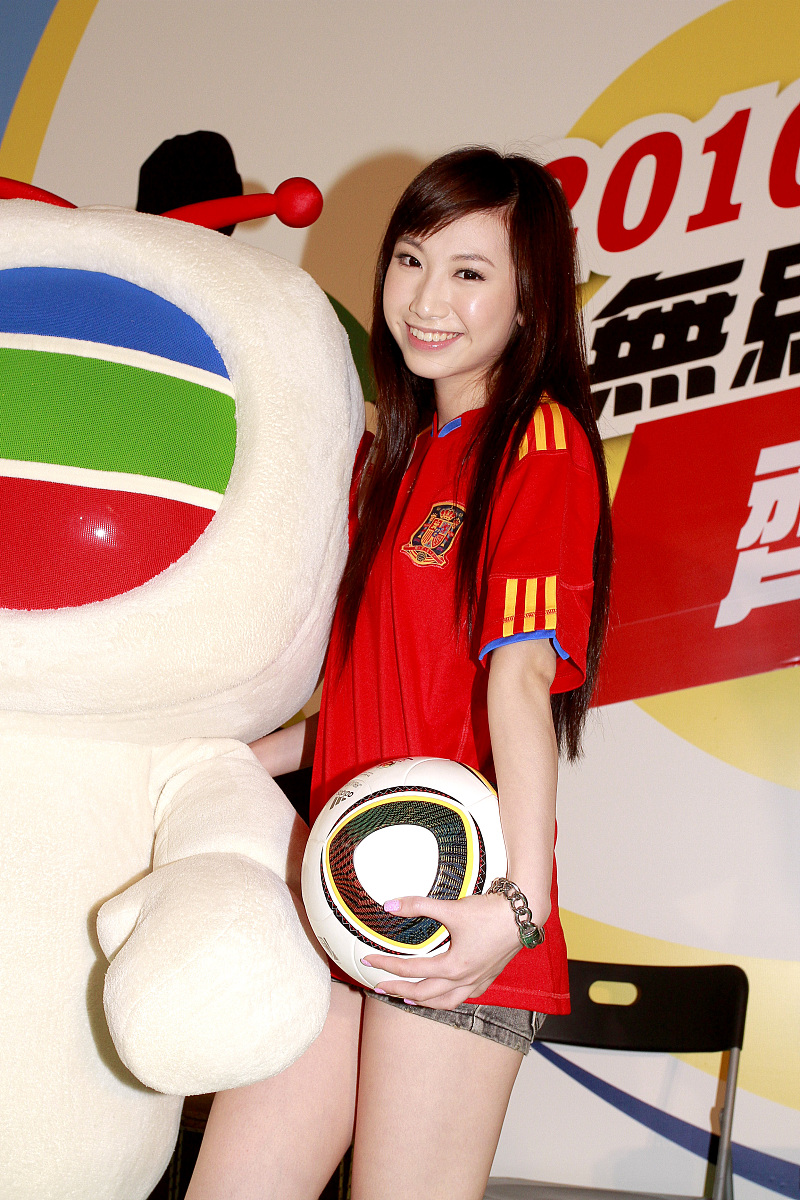 2010年5月21日,香港,众港姐参加《无线世界杯 齐齐动起来》 宣传活动.