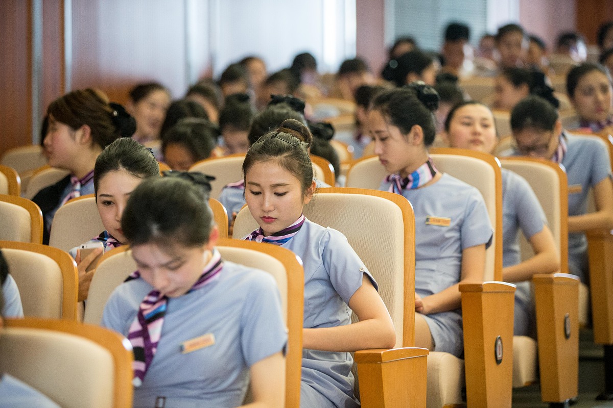 航空乘务学院浅谈对学员上网的教育