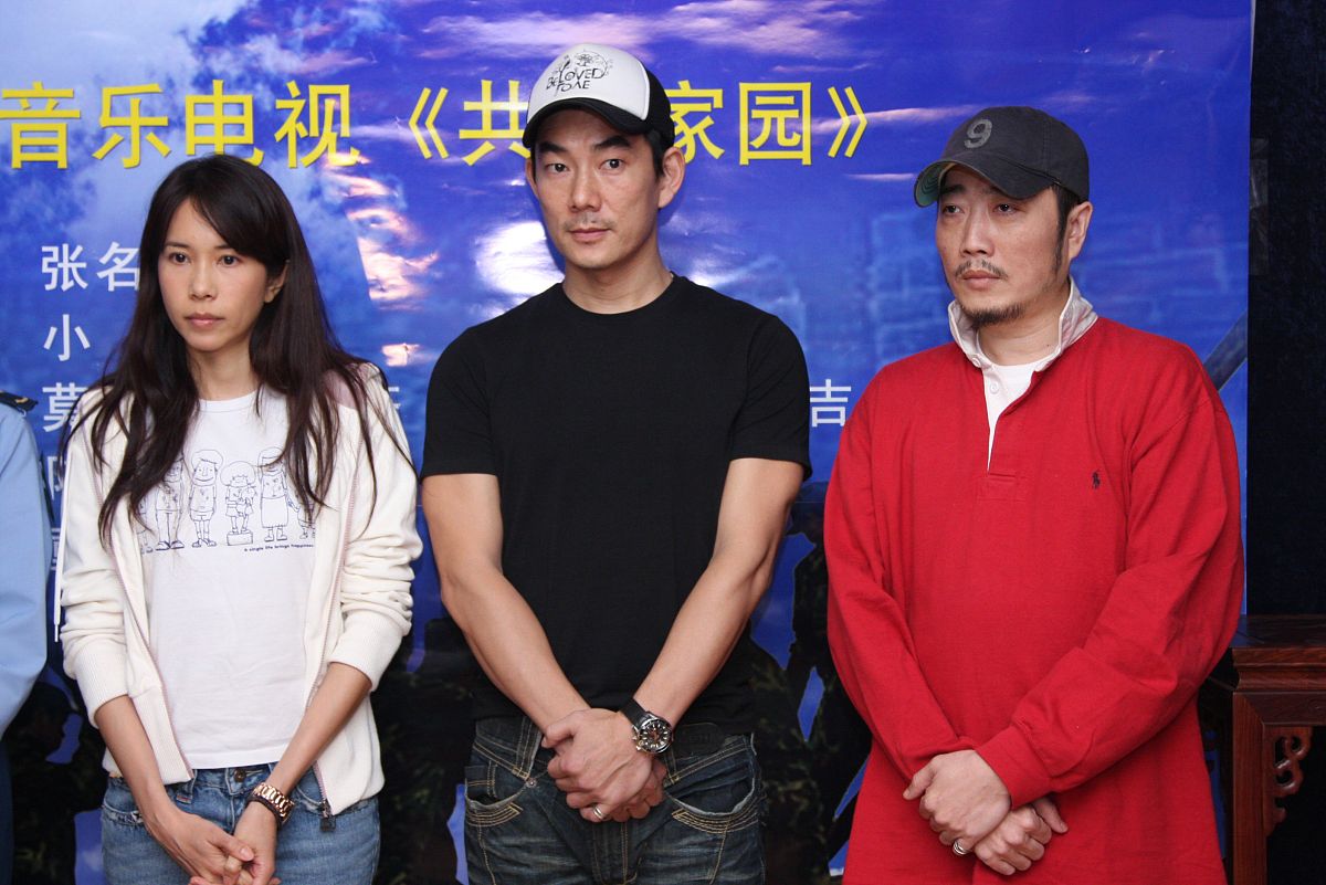 2008年6月7日,北京,抗震救灾歌曲《共建家园》大型音乐电视特辑即将出