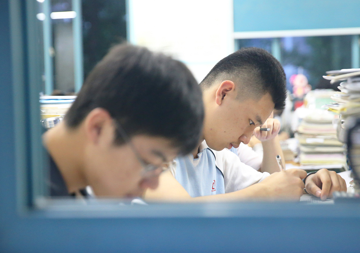 优秀毕业生评价 - 勤奋好学，综合素质优异