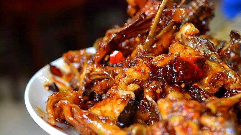 网红街边小吃辣炒鸡架,鲜香麻辣,做法简单,吃起来过瘾,试试吧