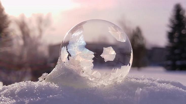 [图]在零下26度户外吹泡泡,会发生什么反应?凝结的过程太美了!