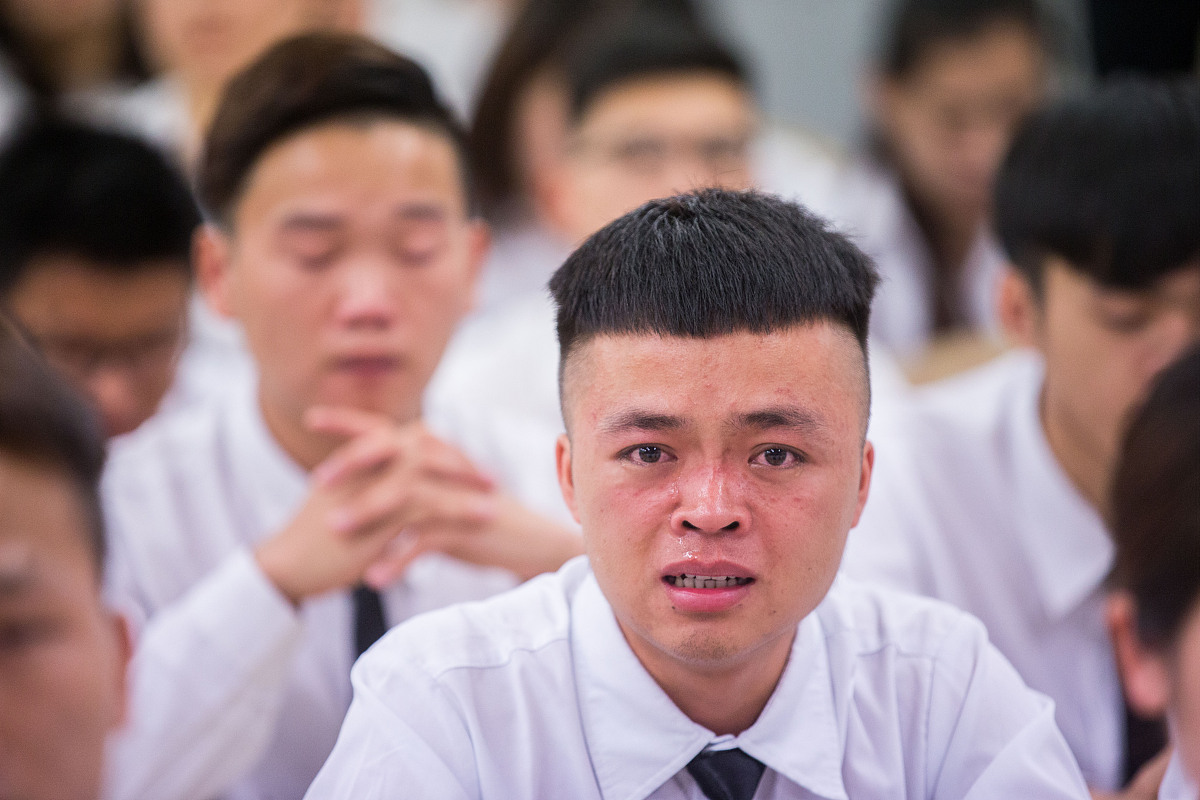 鲜衣怒马少年时不负韶华行且知。全文将至也意味着我大学四年的生涯即将结束。始于2018年金秋终于2022盛夏回首四年光阴目光所及皆是回忆。我即将带着期望与祝福离开师大开始新的征程