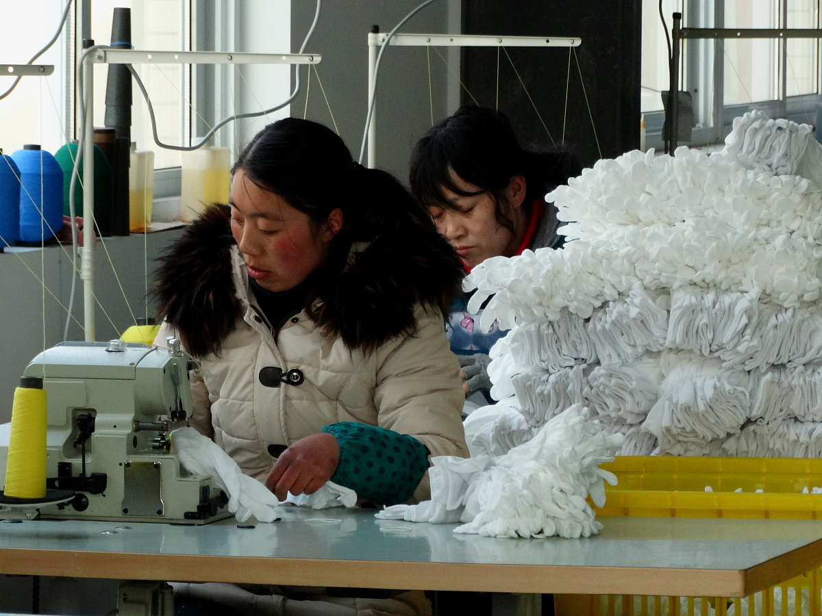 单位应当组织谁参与安全生产责任制的制定