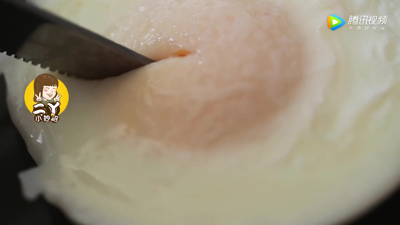 荷包蛋总是煎不好?教你一招,煎出来的鸡蛋又圆又嫩!