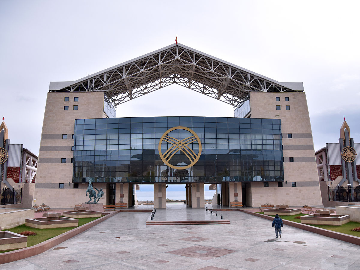 Museum vs. Sports Stadium: A School Trip Dilemma