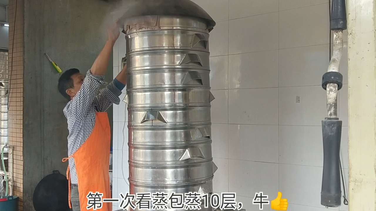 跟碗一般大4块钱咸包,吃三个还不过瘾啊