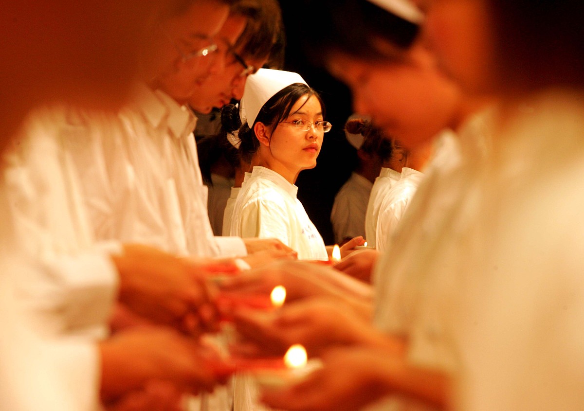 高级护理专业学历要求：本科及以上学历是基本条件