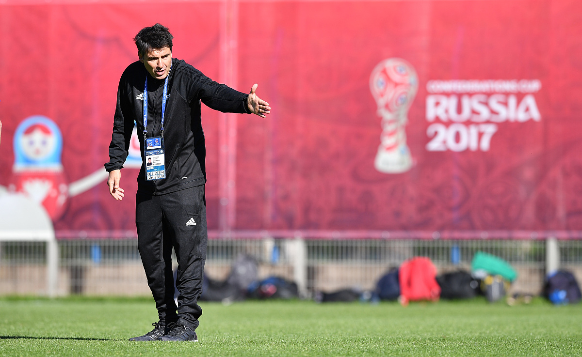 全年共用电量1432373.73度电，场地内共有30台设备，求全年利用率是多少