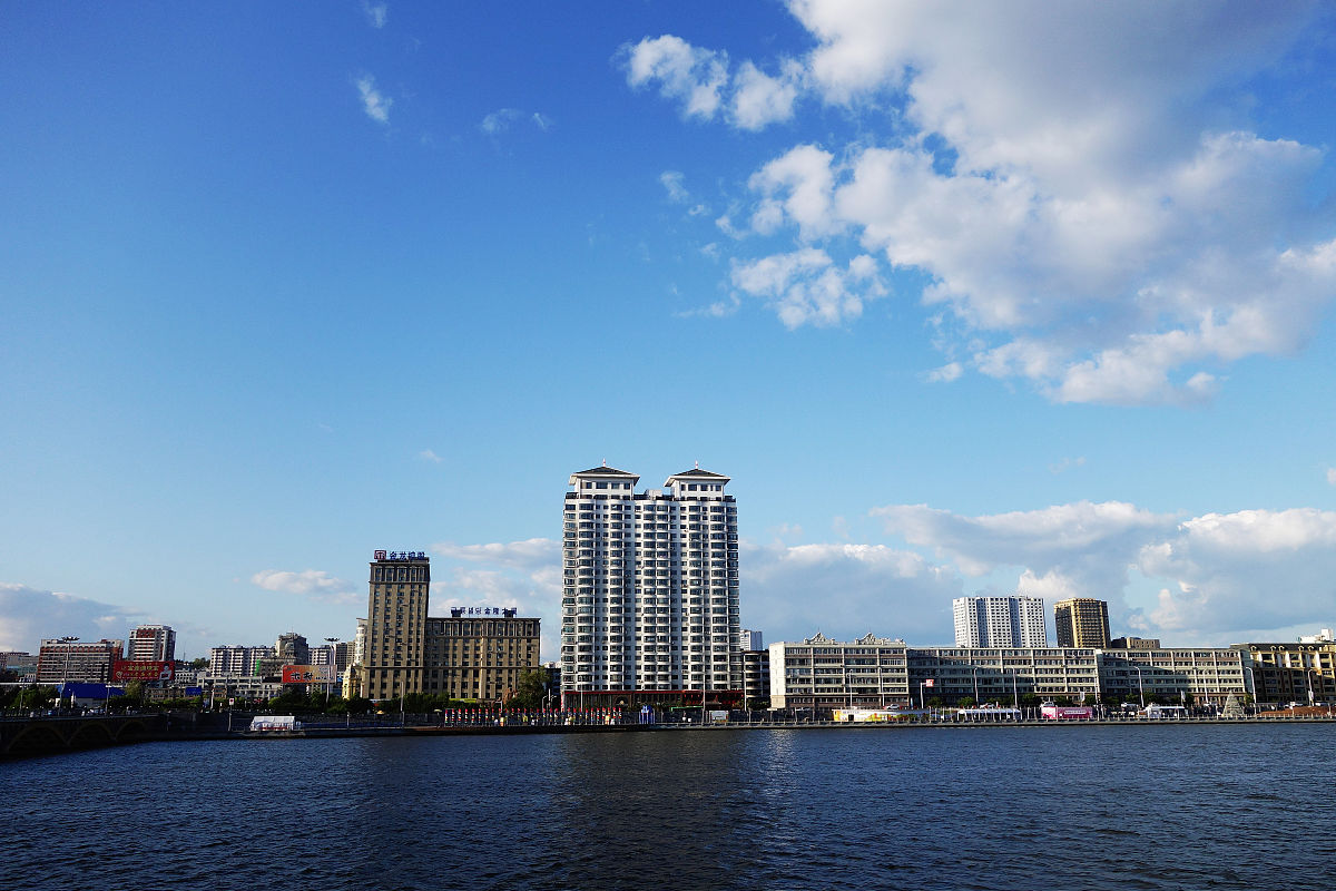 2017年09月20日 吉林省延边州延吉市,布尔哈通河两岸的城市风光,现代