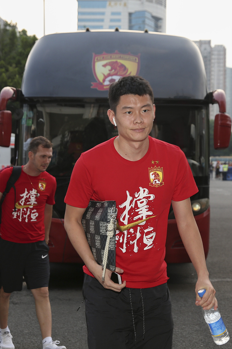 2017足协杯半决赛次回合:广州恒大淘宝vs上海上港 双方抵达赛场