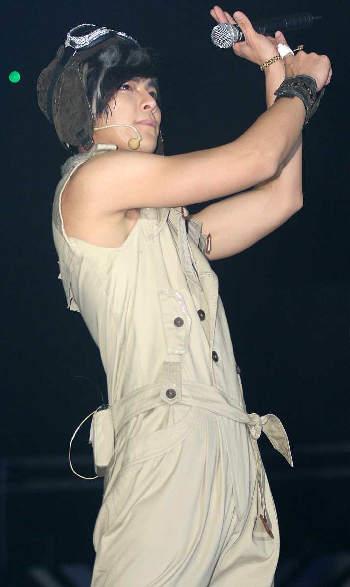 2009年4月11日,上海,飞轮海"想入飞飞世界巡回演唱会"在上海大舞台正