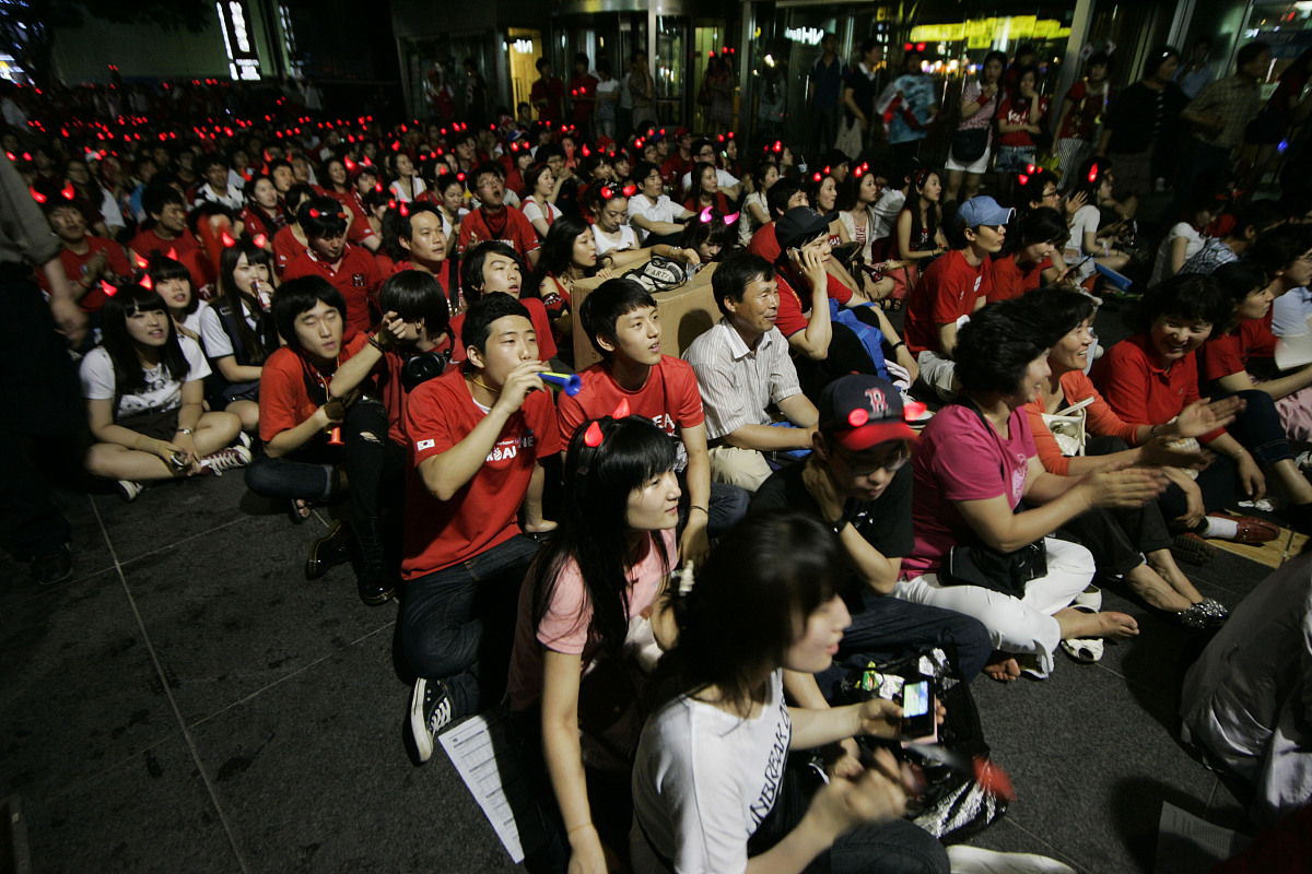 2010年6月17日,韩国首尔,2010世界杯b组次轮,韩国vs阿根廷,众多红魔球