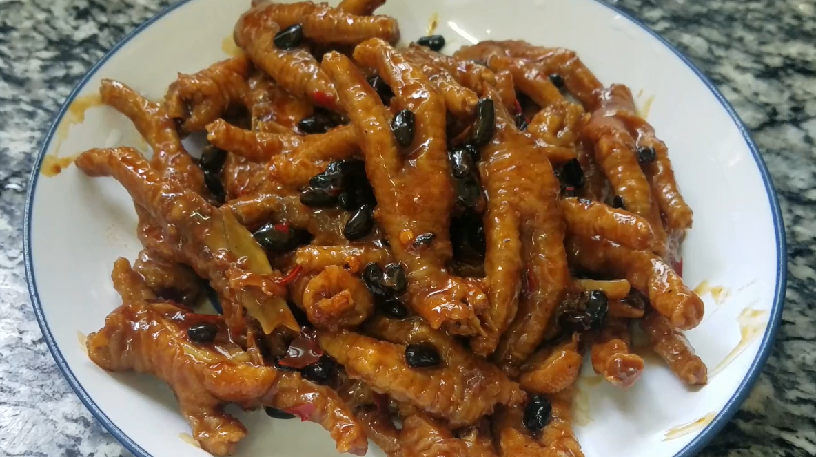 广东豉汁蒸凤爪的家常做法,软烂弹牙味道香,太好吃了