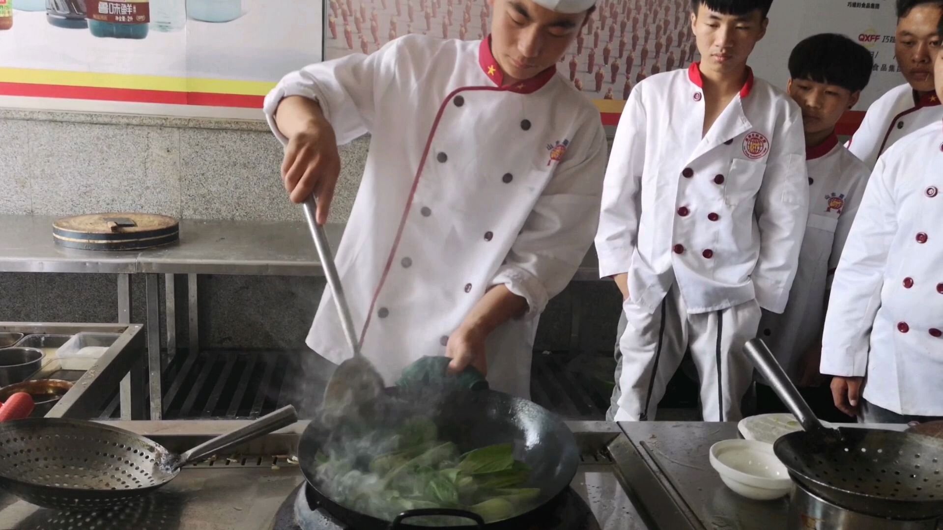 学生做菜心蘑菇,没想到新手上灶能做成这样!
