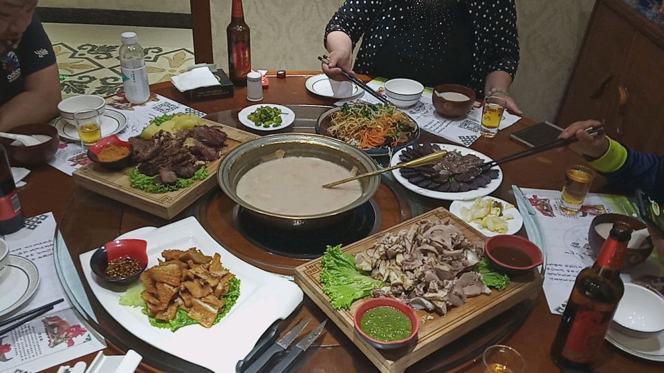 真正的蒙餐什么样?呼伦贝尔当地大姐盛情款待,太丰盛了