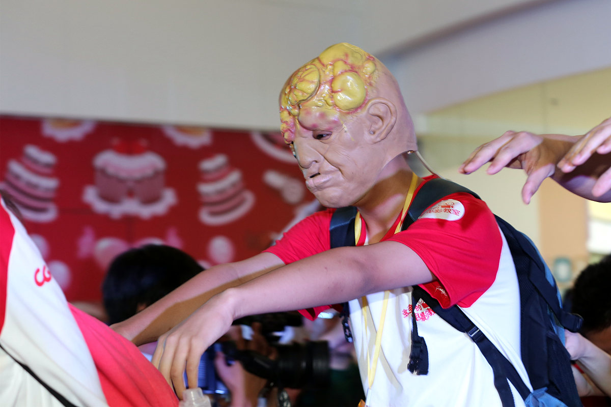 就是港中大不是8月才入学吗我6月就毕业了 那如果找暑期实习的话就是以社会人的身份实习了这样是可以吗是不是实习必须要是在校生呀🥹