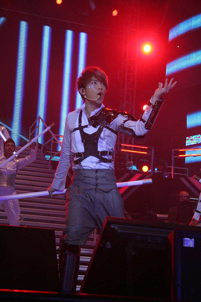 2009年4月11日,上海,飞轮海"想入飞飞世界巡回演唱会"在上海大舞台正