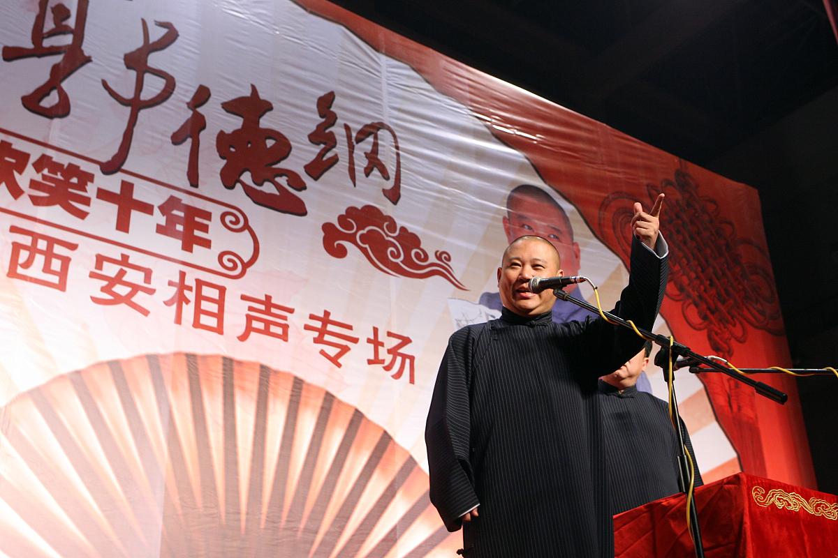 写一个关于文化强国的三千字的有笑点的剧本