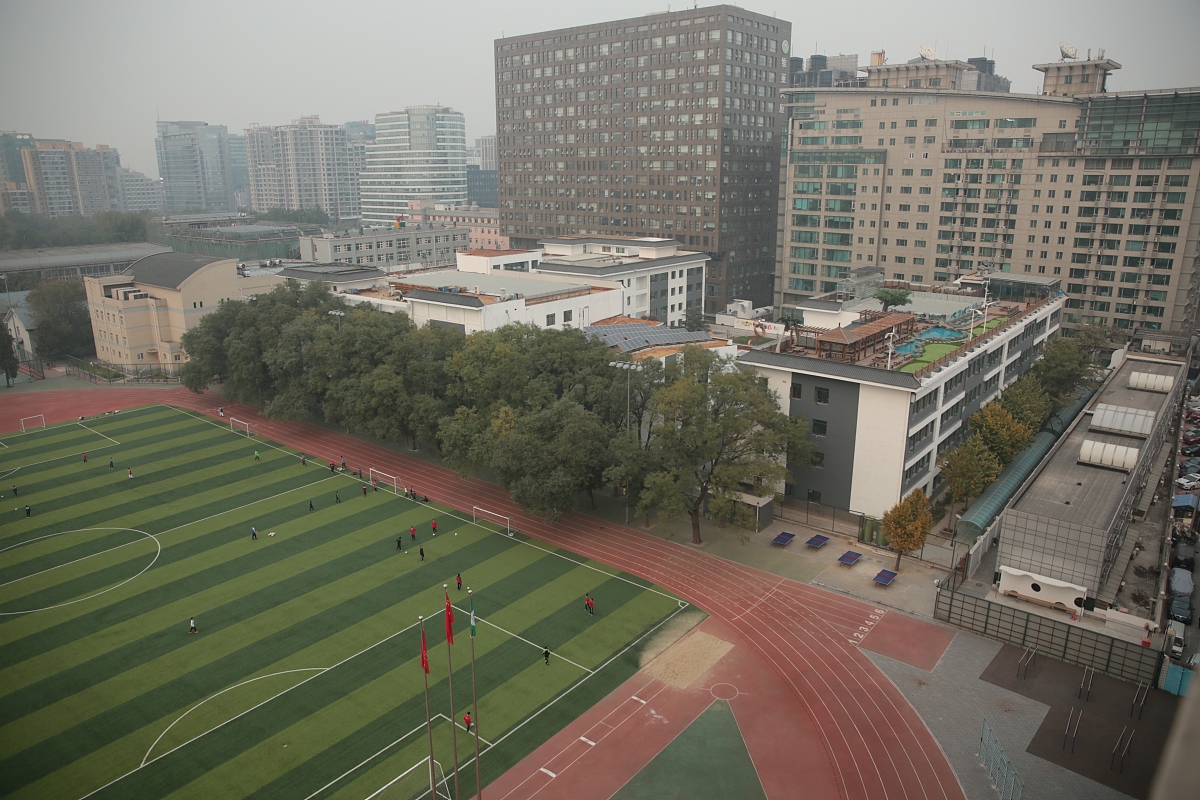 ***_***2014年10月29日,北京,八一中学一栋教学楼顶现花园.