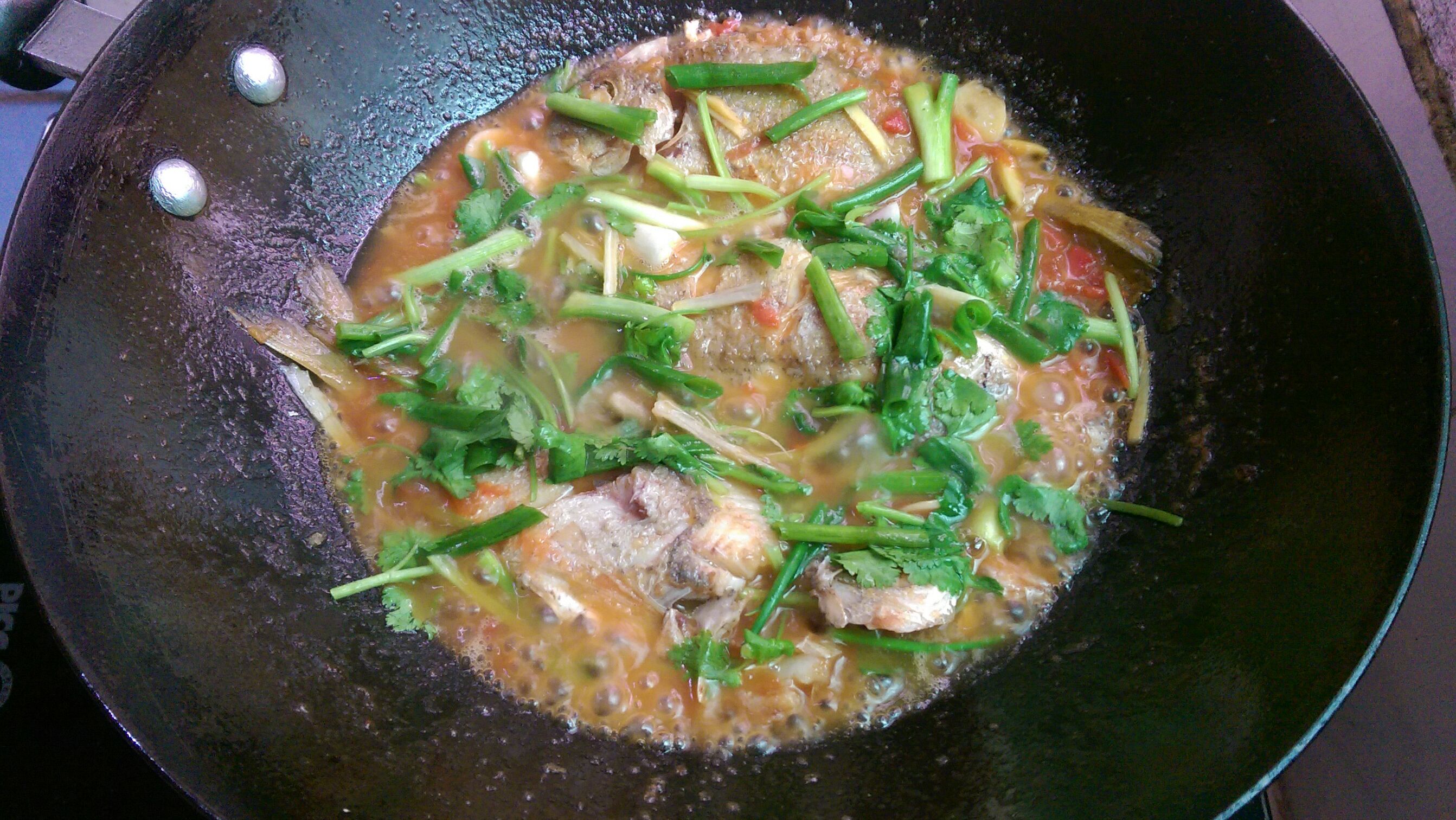红烧海鱼这种做法肉质滑嫩,小孩的最爱,吃起来真过瘾