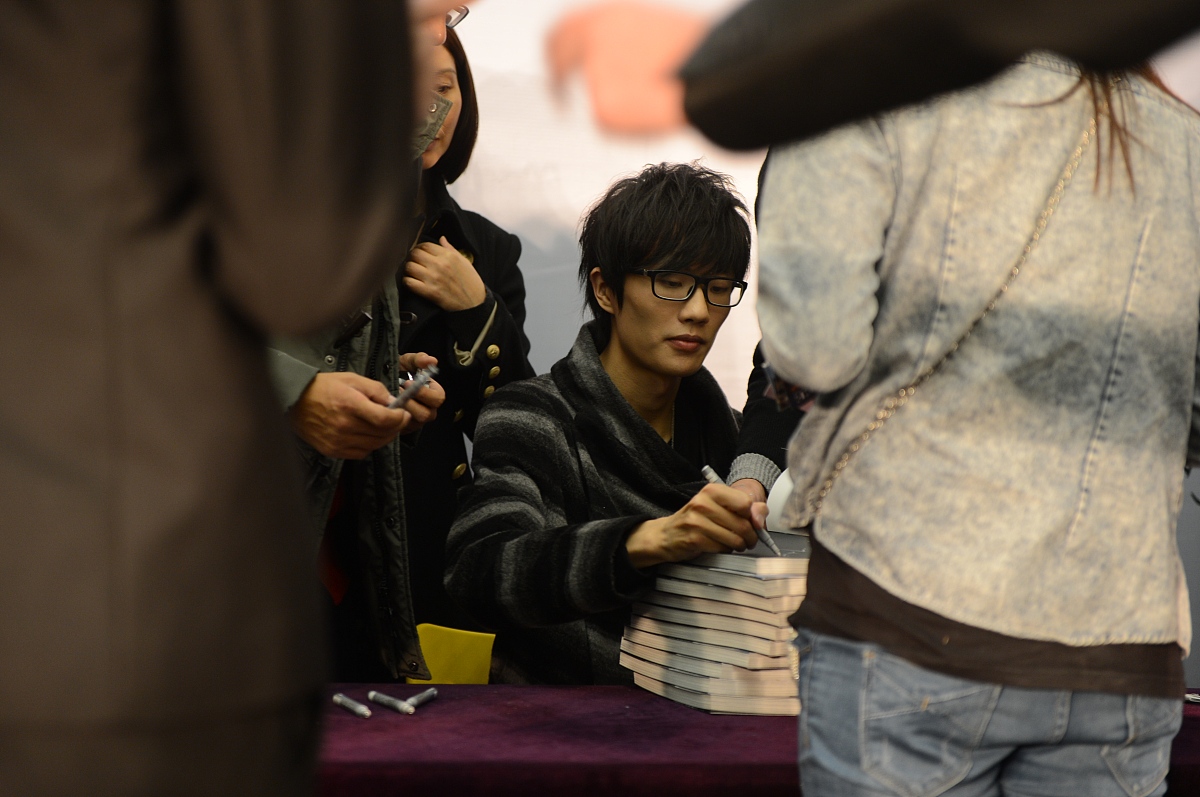 许嵩《半支烟》歌曲解析：离别后的孤独与哀伤